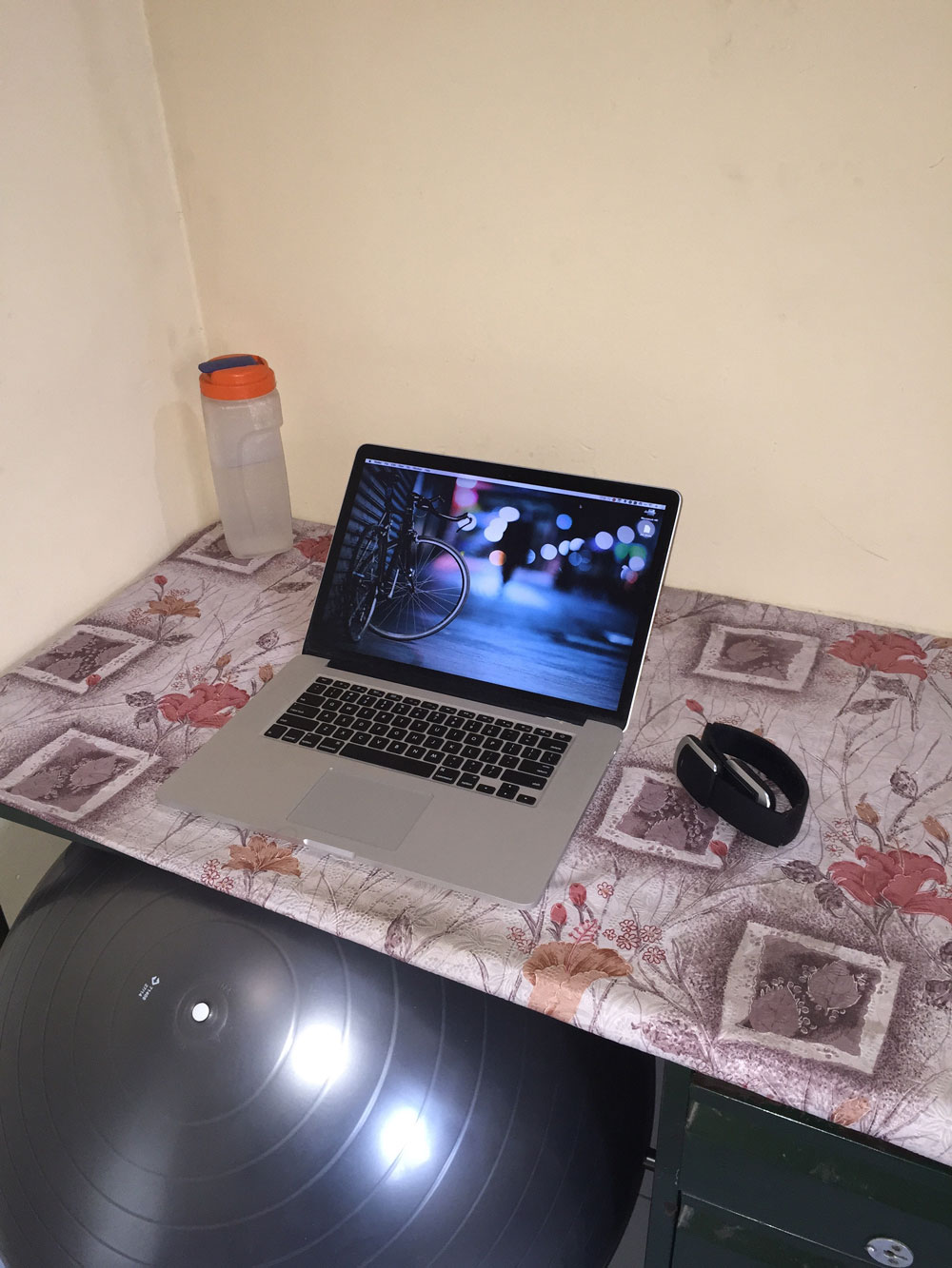 Saravanan Sivaraman's desk