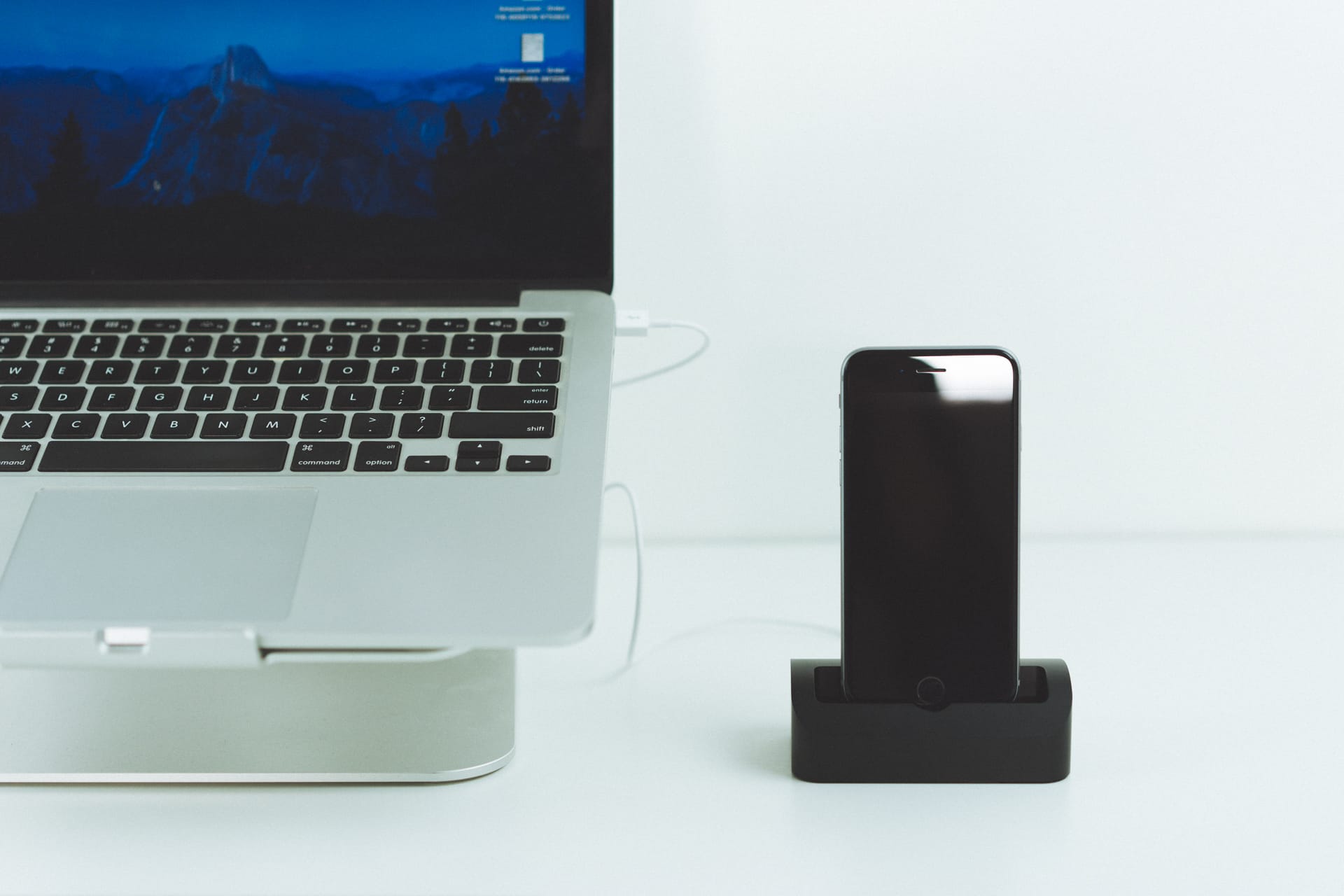 Iphone 6s docking hot sale station with speakers