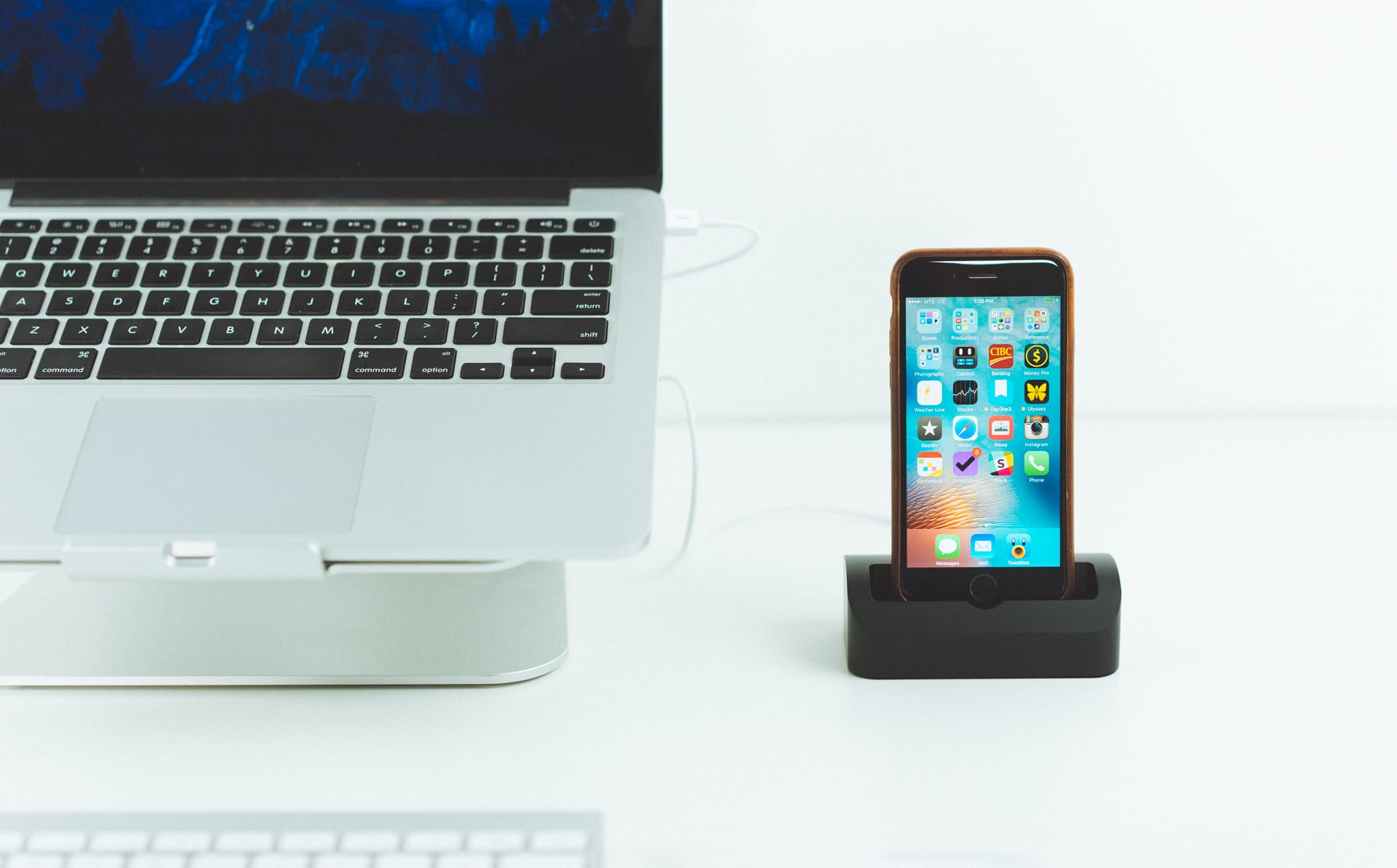 Our favorite iPhone 6s and 6s Plus dock