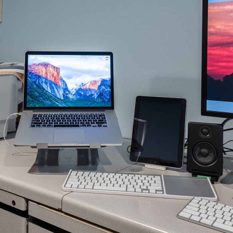 Edwin Leong's MacBook Pro and keyboard