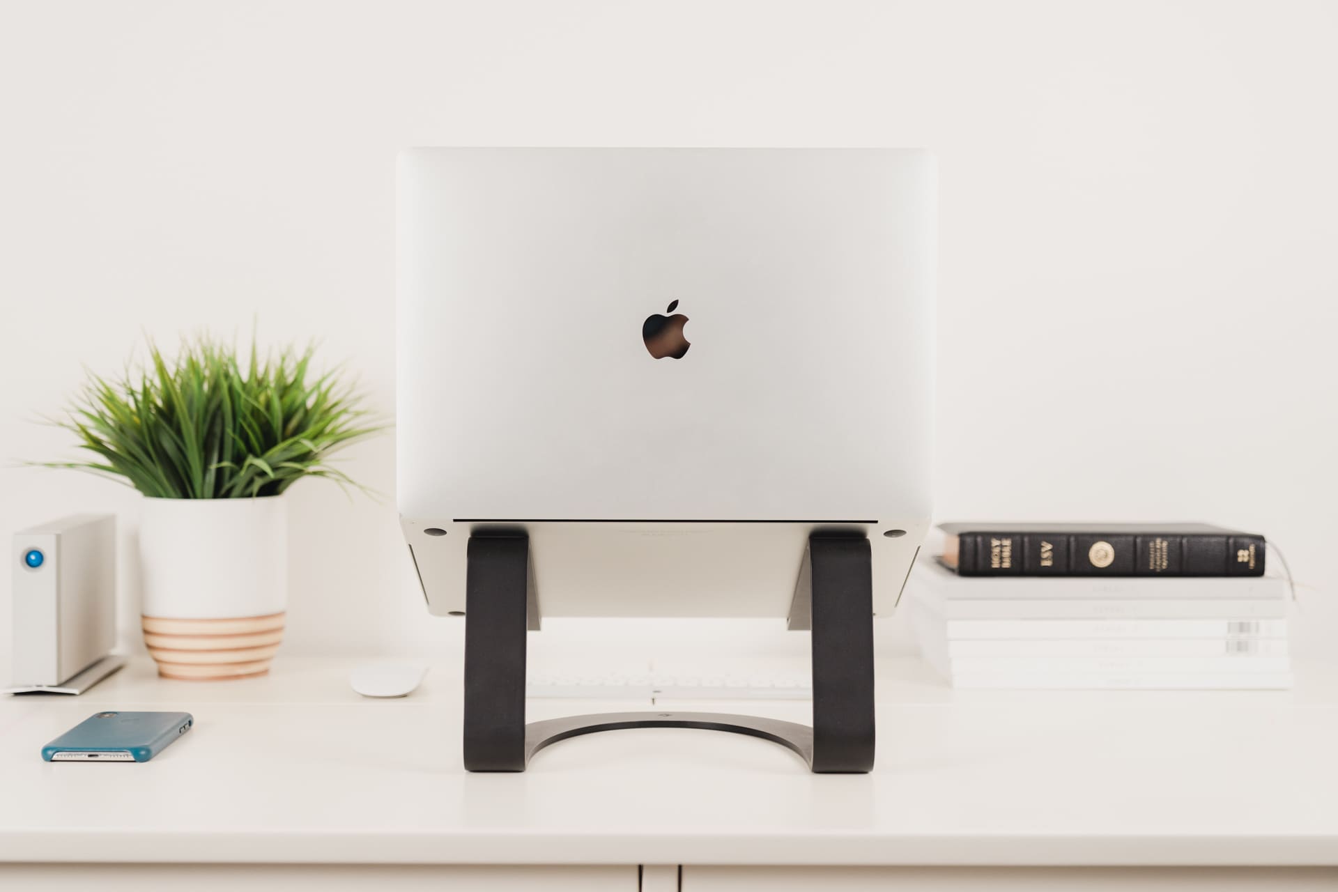 Review: Twelve South Curve SE is a minimalist Mac stand