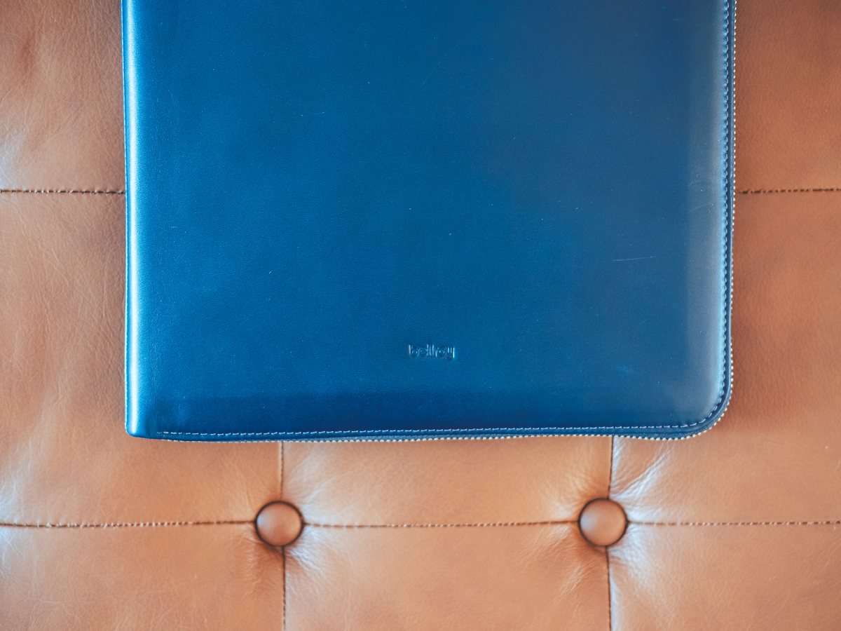 Bellroy Work Folio A4 プレミアムレザー製二つ折りケース（A4サイズの