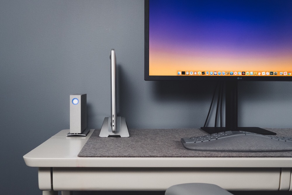 macbook pro vertical stand henge