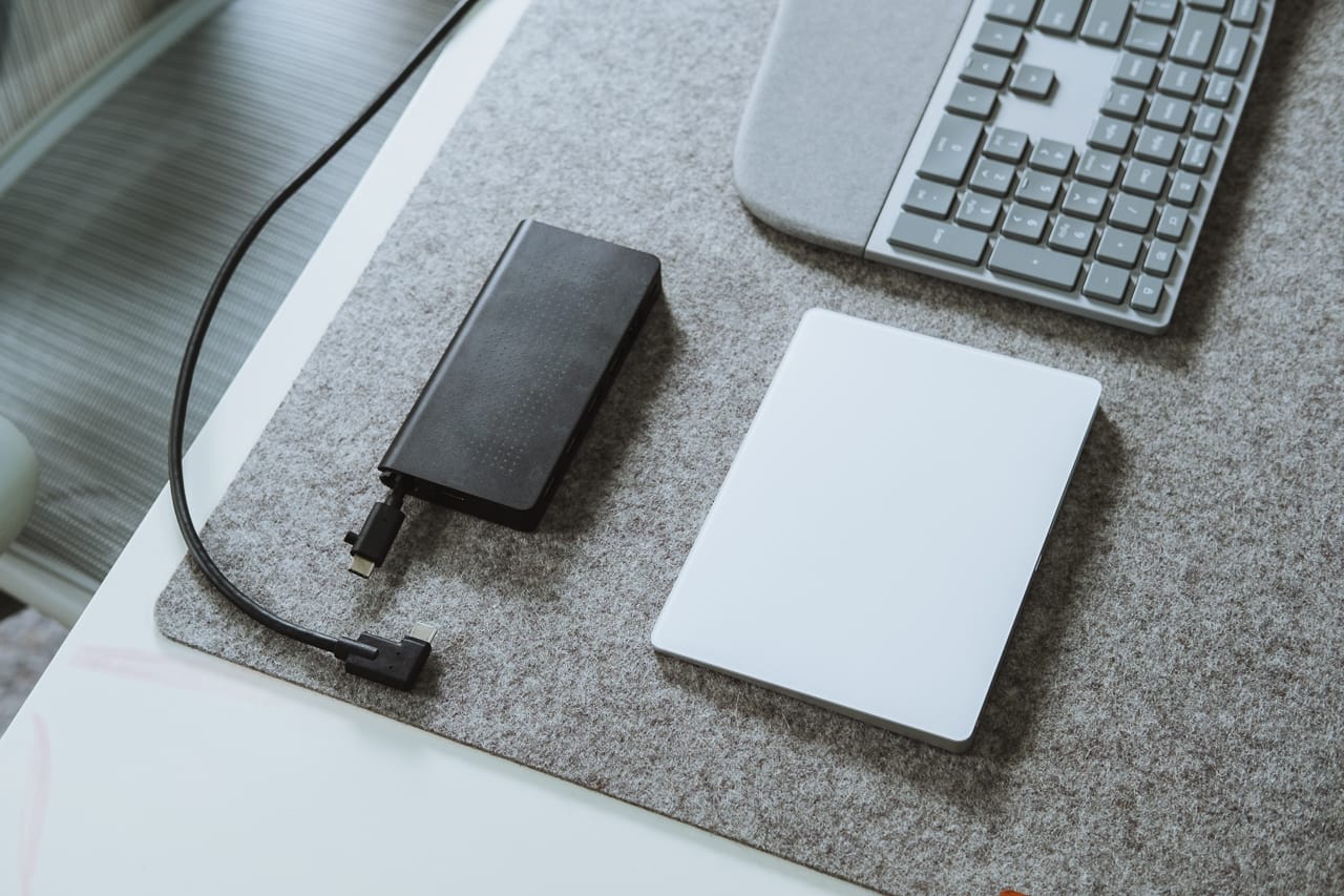 Twelve South StayGo USB Type-C Hub (Matte Black) 12-1907 B&H