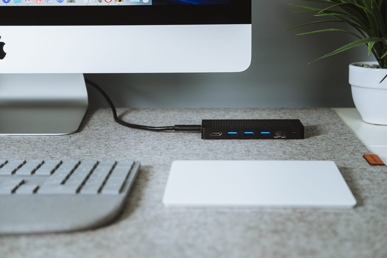 Twelve South StayGo USB Type-C Hub (Matte Black) 12-1907 B&H