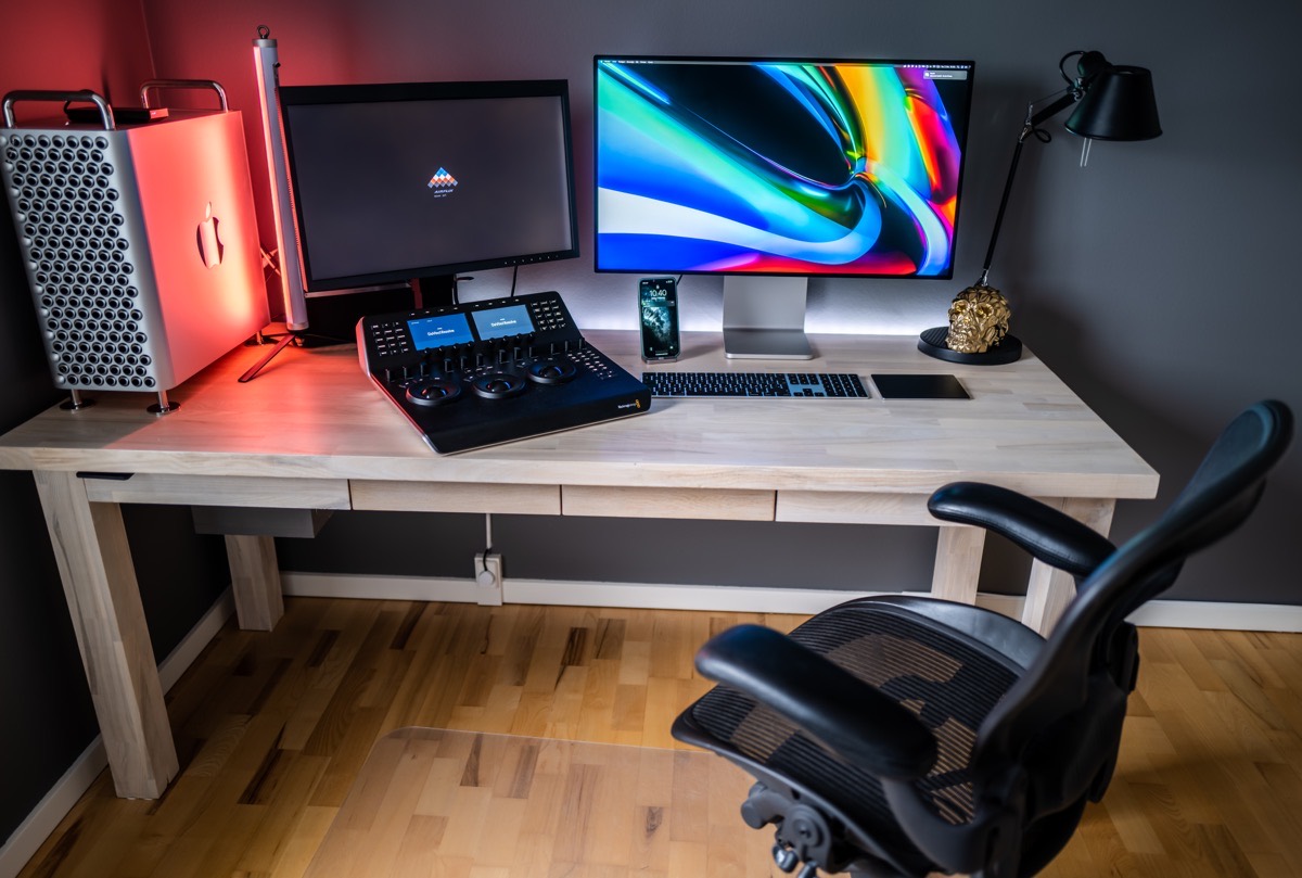 Стоящие на пк. IMAC Studio 2022. Игровая ноутбук рабочий стол. Mac Desk Setup. Интересные рабочие столы на ПК.