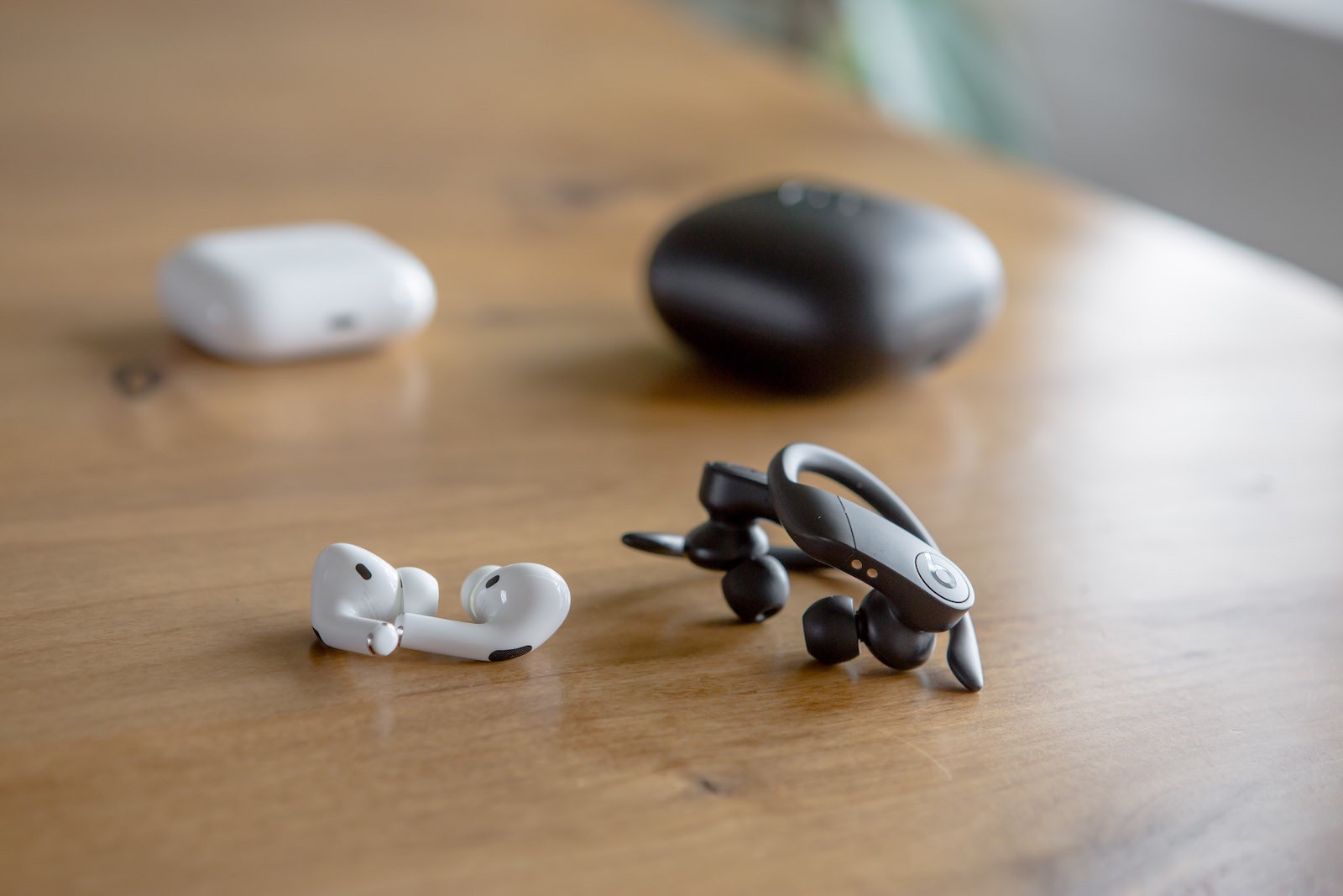 airpods versus powerbeats pro