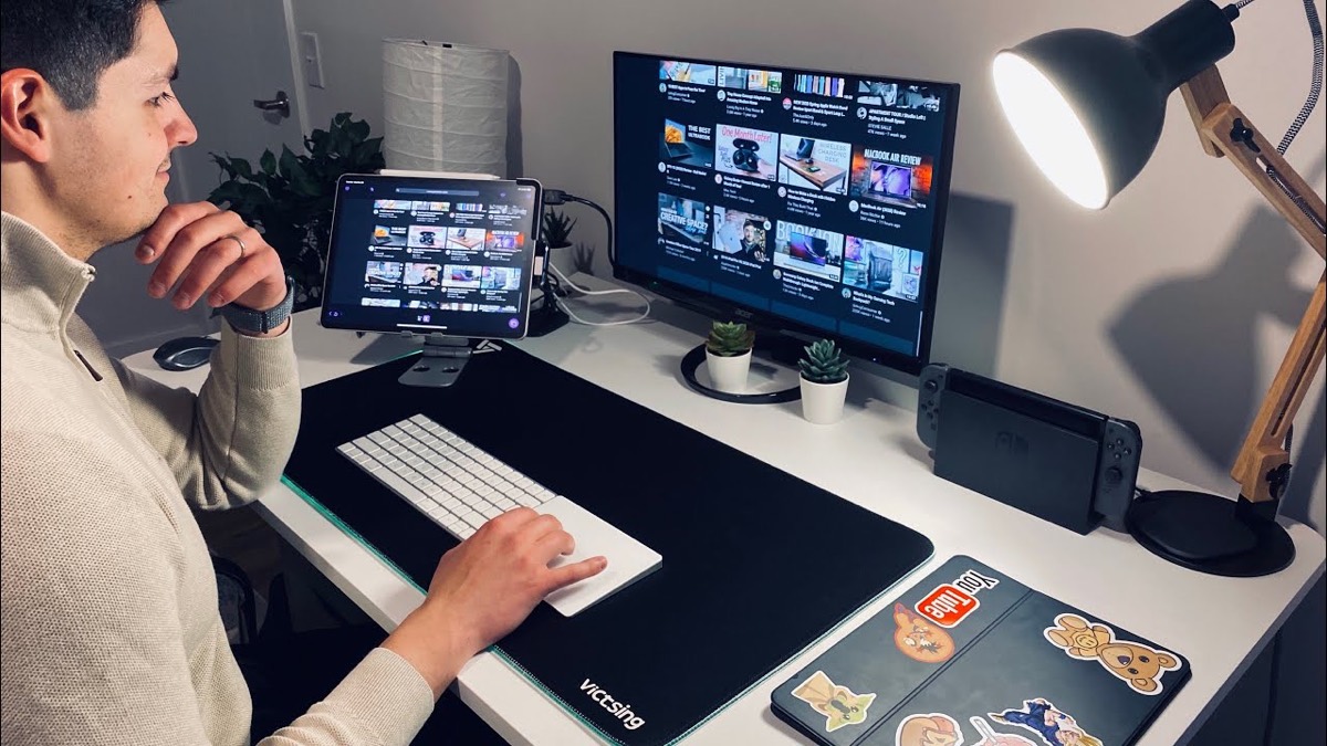 Fernando Silva's iPad Pro desk setup