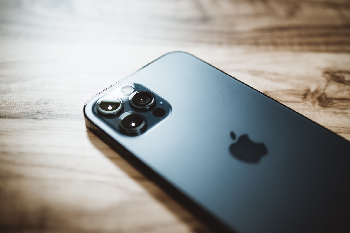 Apple iPhone 12 and 12 Pro - Larger Sensor, 10-Bit HDR Video