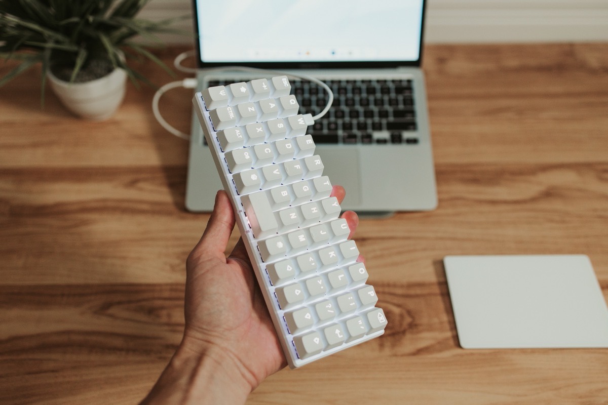 A First Impressions Review of the Planck EZ 40% Keyboard – The