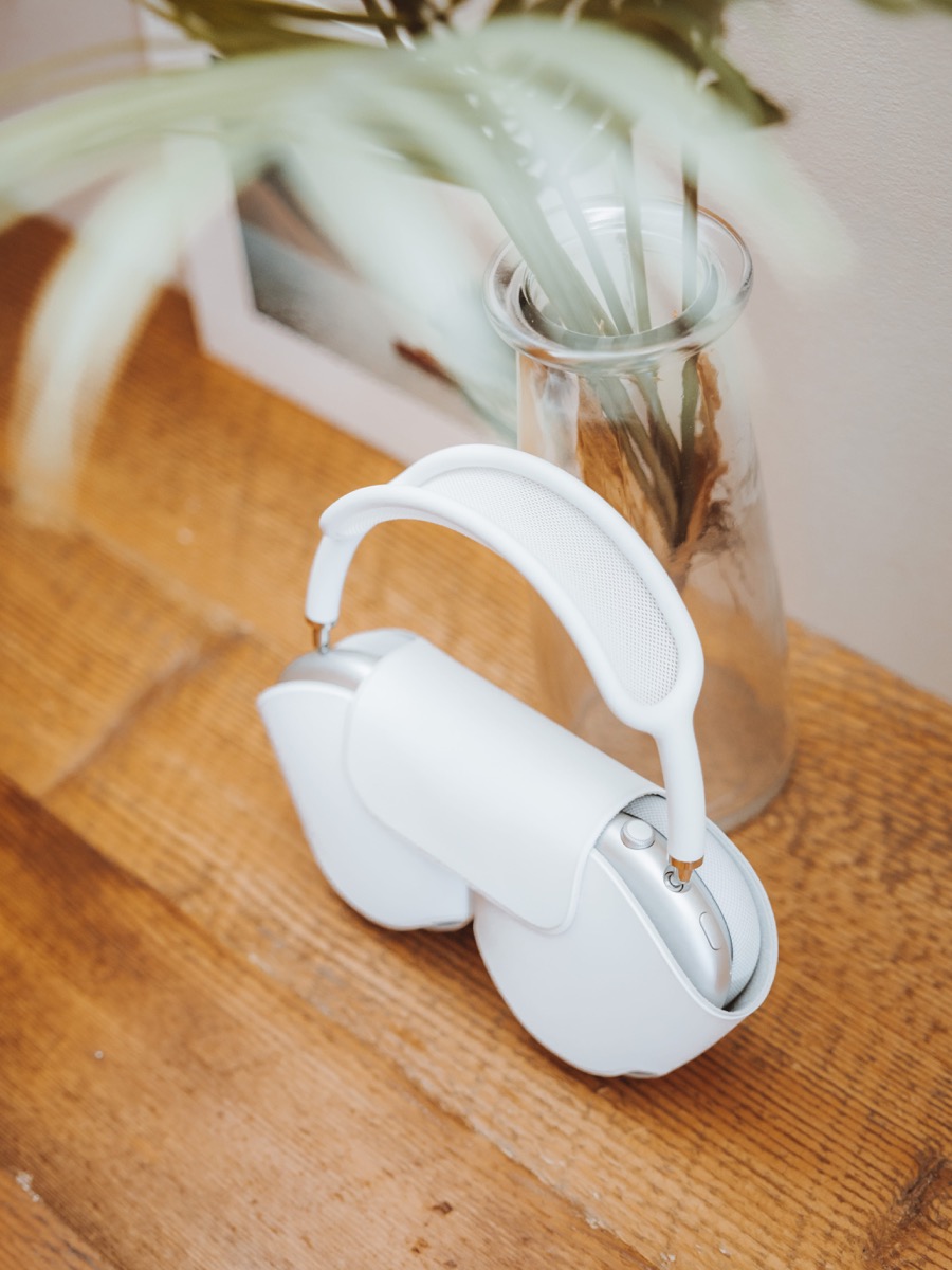 Charles Keasing montage hårdtarbejdende AirPods Max: A Parent's Point of View – The Sweet Setup
